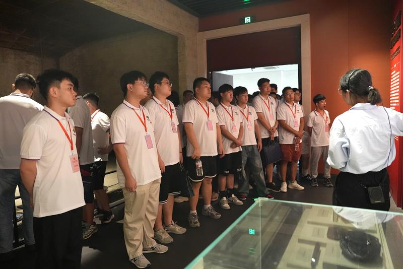 2024年7月25日，公司組織新入職員工到楊開慧紀(jì)念館接受愛國(guó)主義教育